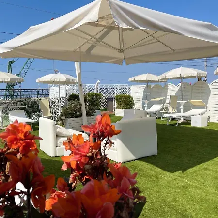 Tribus Boutique 4*