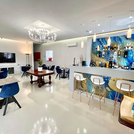 Tribus Boutique 4*